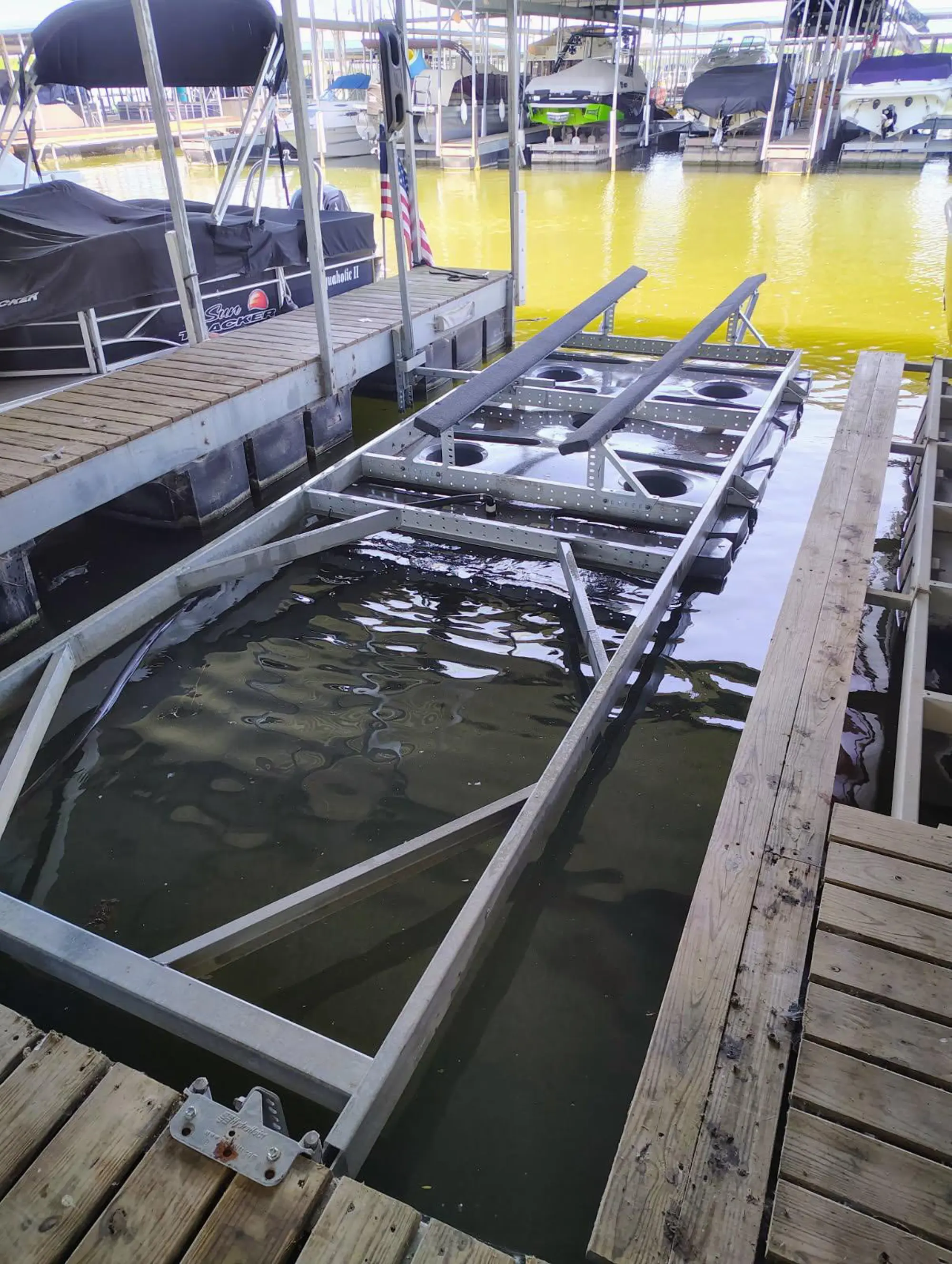 Front Mount UltraLift installed between dock walkways