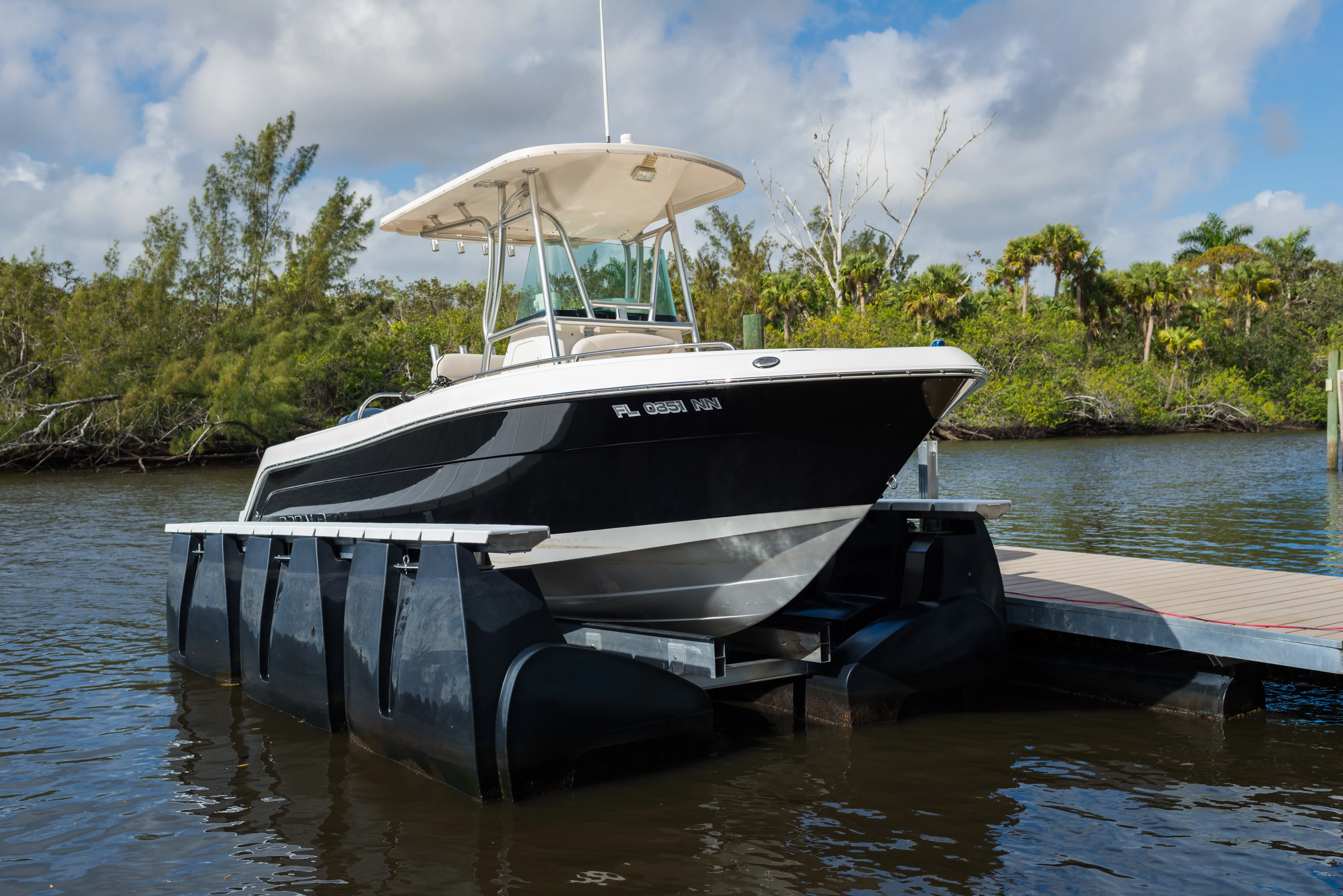 harborhoist-lift-up-front-view-white-and-black-boat.jpg
